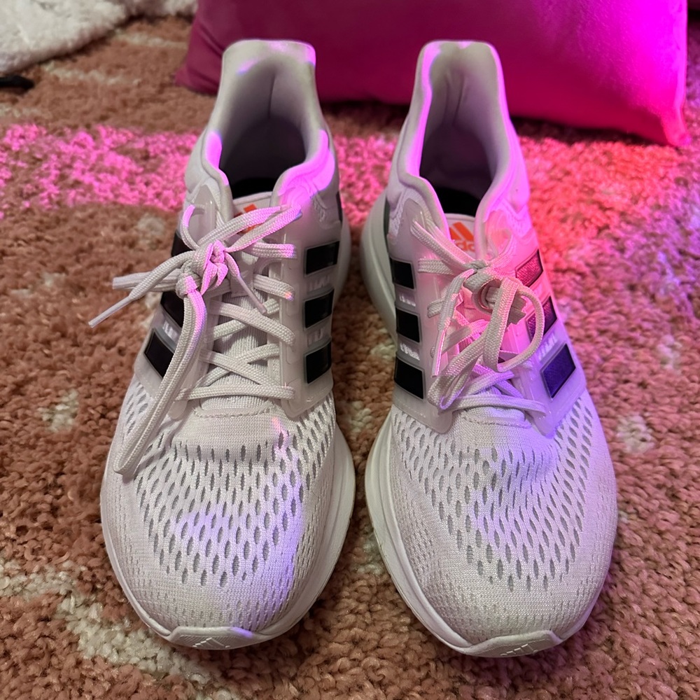 Adidas shoes - Picture 2 of 5